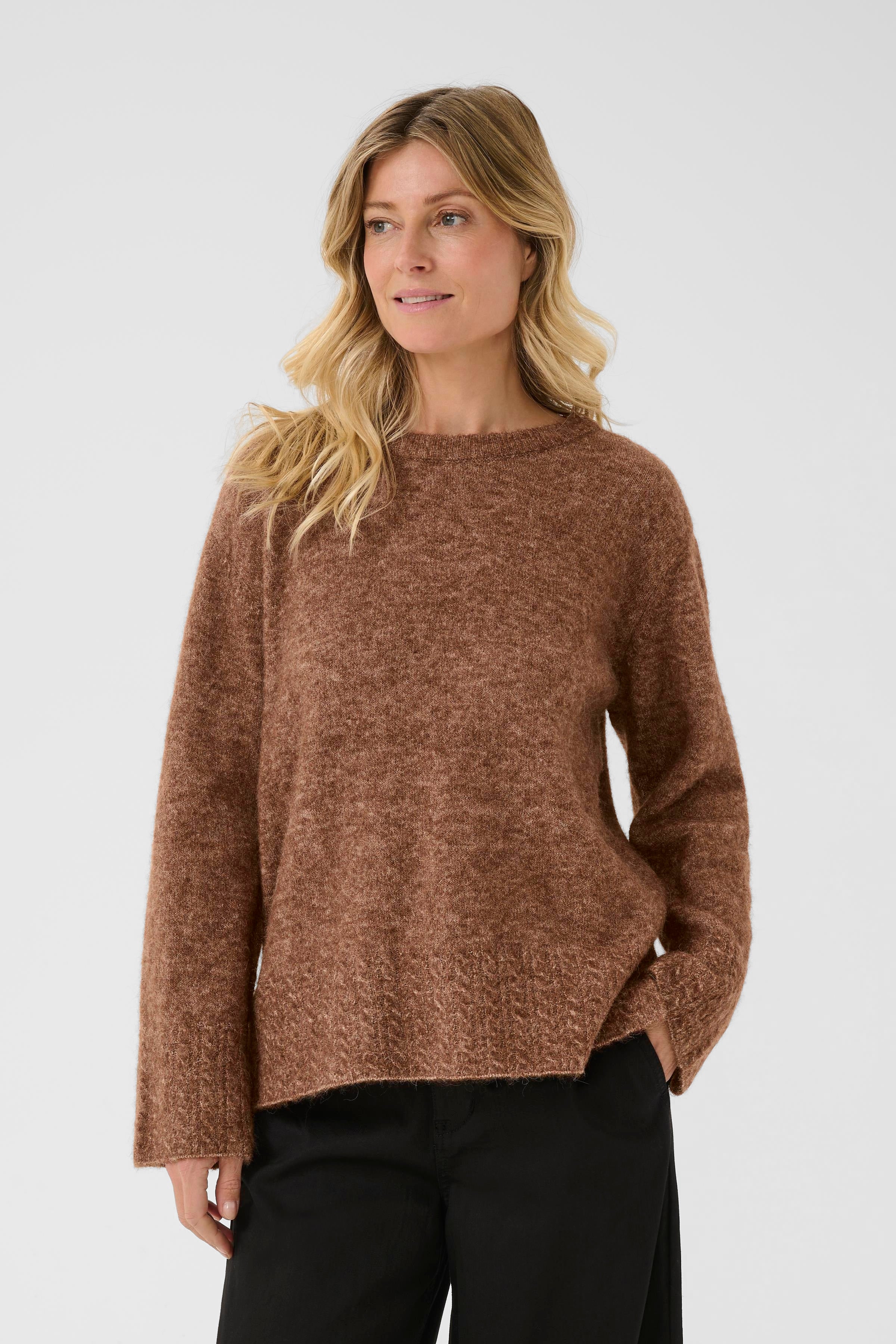 2025FW - Cream - Pull - Blues